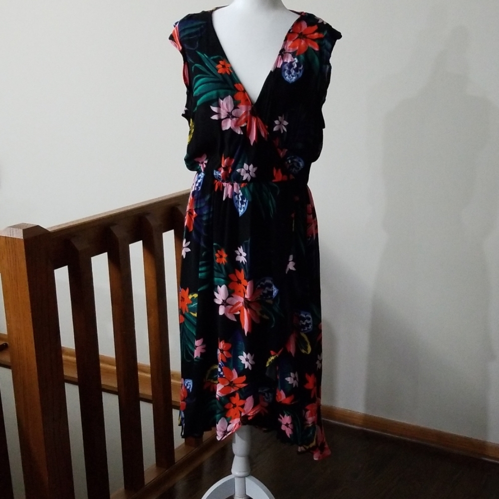 Waist defined button-front floral midi dress